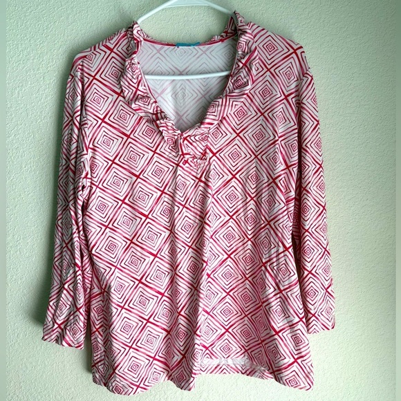 J Mclaughlin Tops - J McLaughlin Pink White Diamond Print Ruffle Neck Top Women's Blouse size L